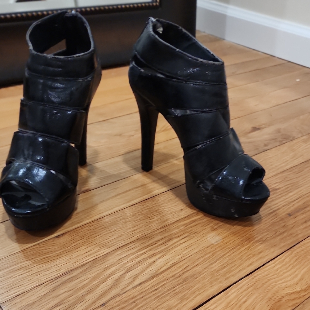 Chic Black Peep-Toe Heels